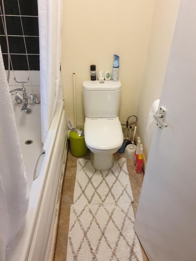Splendid 4Bedrooms Shared Home مانشستر المظهر الخارجي الصورة