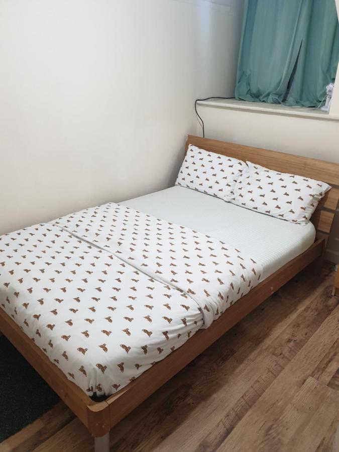 Splendid 4Bedrooms Shared Home مانشستر المظهر الخارجي الصورة